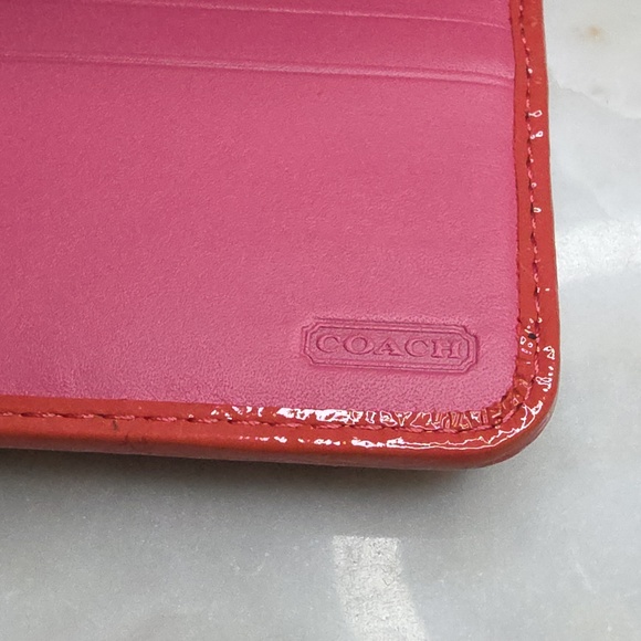 Coach signature canvas wallet with pink leather and a pink accent stripe - Picture 9 of 14